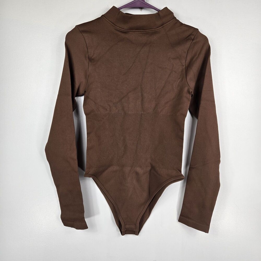 Women's Size Medium Brown Long Sleeve Snap Closure Bodysuit Ribbed NWOT (T02)